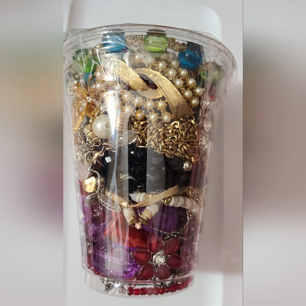 Jewelry Jar lot brooches necklaces bracelets vintage & modern glass rhinestones - Picture 5 of 10